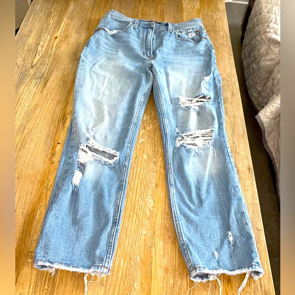 Abercrombie 90s Straight High Rise Jean Distressed